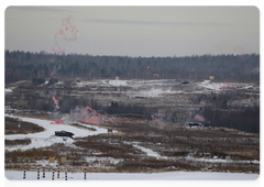 Председатель Правительства Российской Федерации В.В.Путин, находящийся с рабочей поездкой в Уральском федеральном округе, посетил Нижнетагильский институт испытания металлов, где ознакомился с характеристиками современных образцов российской бронетехники|8 декабря, 2009|13:38