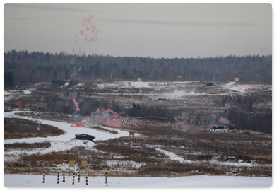 В.В.Путин, находящийся с рабочей поездкой в Уральском федеральном округе, посетил Нижнетагильский институт испытания металлов, где ознакомился с характеристиками современных образцов российской бронетехники
