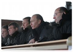 Председатель Правительства Российской Федерации В.В.Путин, находящийся с рабочей поездкой в Уральском федеральном округе, посетил Нижнетагильский институт испытания металлов, где ознакомился с характеристиками современных образцов российской бронетехники|8 декабря, 2009|13:44