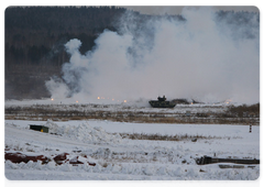 Председатель Правительства Российской Федерации В.В.Путин, находящийся с рабочей поездкой в Уральском федеральном округе, посетил Нижнетагильский институт испытания металлов, где ознакомился с характеристиками современных образцов российской бронетехники|8 декабря, 2009|13:49