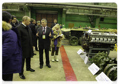 Prime Minister Vladimir Putin visited the Uralvagonzavod research and production company in Nizhny Tagil, which manufactures the next generation of Russian tanks|8 december, 2009|13:59