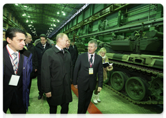 Prime Minister Vladimir Putin visited the Uralvagonzavod research and production company in Nizhny Tagil, which manufactures the next generation of Russian tanks|8 december, 2009|14:14