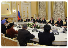 Prime Minister Vladimir Putin holding negotiations with Prime Minister of India Manmohan Singh|8 december, 2009|15:01