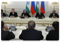 Prime Minister Vladimir Putin and Indian Prime Minister Manmohan Singh met with the members of the Russian-Indian Enterprise Management Council|7 december, 2009|15:11