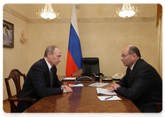 Председатель Правительства Российской Федерации В.В.Путин провел рабочую встречу с губернатором Свердловской области А.С.Мишариным|8 декабря, 2009|19:41