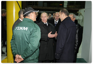Prime Minister Vladimir Putin visited the Urals Railway Engineering Plant during his trip to the Urals