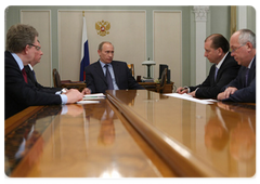 Prime Minister Vladimir Putin at a meeting to support AvtoVAZ’s social facilities|10 february, 2009|14:00