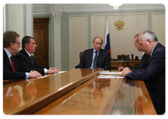 Prime Minister Vladimir Putin at a meeting to support AvtoVAZ’s social facilities|10 february, 2009|14:00