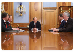 Prime Minister Vladimir Putin at a meeting with Deputy Prime Minister Sergei Ivanov, Defence Minister Anatoly Serdyukov, Sberbank CEO German Gref and Russian Technology Corporation CEO Sergei Chemezov|16 february, 2009|12:00