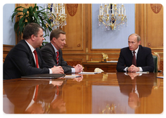 Prime Minister Vladimir Putin at a meeting with Deputy Prime Minister Sergei Ivanov, Defence Minister Anatoly Serdyukov, Sberbank CEO German Gref and Russian Technology Corporation CEO Sergei Chemezov|16 february, 2009|12:00