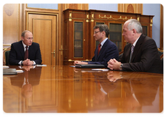 Prime Minister Vladimir Putin at a meeting with Deputy Prime Minister Sergei Ivanov, Defence Minister Anatoly Serdyukov, Sberbank CEO German Gref and Russian Technology Corporation CEO Sergei Chemezov|16 february, 2009|12:00