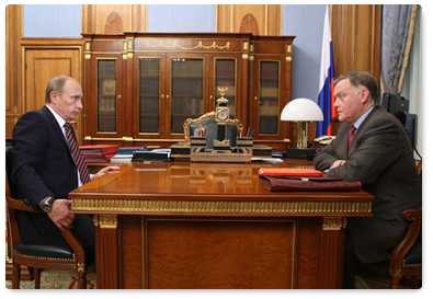 Prime Minister Vladimir Putin met with Russian Railways CEO Vladimir Yakunin