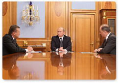 Vladimir Putin met with First Deputy Prime Minister Viktor Zubkov and Vladimir Dmitriyev, chairman of the Bank for Development and Foreign Economic Affairs state corporation (Vnesheconombank)