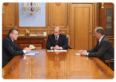 Vladimir Putin met with First Deputy Prime Minister Viktor Zubkov and Vladimir Dmitriyev, chairman of the Bank for Development and Foreign Economic Affairs state corporation (Vnesheconombank)|18 february, 2009|12:00