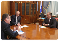 Vladimir Putin met with First Deputy Prime Minister Viktor Zubkov and Vladimir Dmitriyev, chairman of the Bank for Development and Foreign Economic Affairs state corporation (Vnesheconombank)|18 february, 2009|12:00