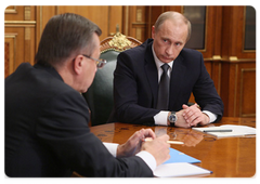 Vladimir Putin met with First Deputy Prime Minister Viktor Zubkov and Vladimir Dmitriyev, chairman of the Bank for Development and Foreign Economic Affairs state corporation (Vnesheconombank)|18 february, 2009|12:00