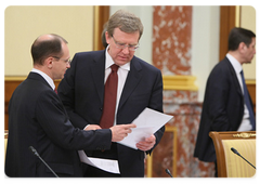Sergei Kiriyenko, Director-General of Rosatom State Nuclear Energy Corporation and Deputy Prime Minister, Minister of Finance Alexei Kudrin at a Cabinet meeting|26 february, 2009|13:00