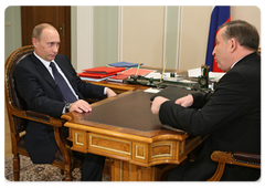 Prime Minister Vladimir Putin during a meeting with Governor of the Altai Territory Alexander Karlin|28 february, 2009|13:00