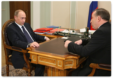 Prime Minister Vladimir Putin met with Governor of the Altai Territory Alexander Karlin