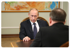 Prime Minister Vladimir Putin during a meeting with Governor of the Altai Territory Alexander Karlin|28 february, 2009|13:00