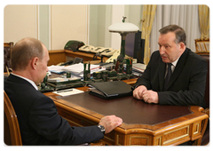 Prime Minister Vladimir Putin during a meeting with Governor of the Altai Territory Alexander Karlin|28 february, 2009|13:00