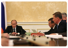 Prime Minister Vladimir Putin chairing a meeting of the Government Presidium|9 february, 2009|14:00