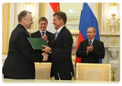 По завершении российско-венгерских межправительственных консультаций в присутствии В.В.Путина и Ф.Дюрчаня был подписан ряд документов|10 марта, 2009|12:00
