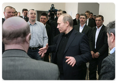 Prime Minister Vladimir Putin talks with miners of the Polosukhinskaya Mine in Novokuznetsk|12 march, 2009|05:00