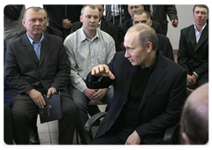 В ходе посещения шахты «Полосухинская» в Новокузнецке В.В.Путин побеседовал с шахтерами|12 марта, 2009|05:00