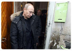 В Кемеровской области В.В.Путин посетил один из домов ветхого жилого фонда постройки 40-х годов|12 марта, 2009|05:00