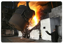Mr Putin inspected the oxygen-converter workshop of the West Siberian Iron & Steel Works|12 march, 2009|09:00