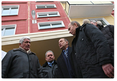 Prime Minister Vladimir Putin inspected residential housing for miners, who talked to him in Novokuznetsk, at their invitation