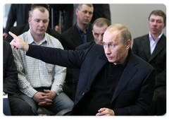 Prime Minister Vladimir Putin talks with miners of the Polosukhinskaya Mine in Novokuznetsk|12 march, 2009|15:15
