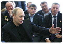 Prime Minister Vladimir Putin talks with miners of the Polosukhinskaya Mine in Novokuznetsk|12 march, 2009|15:29