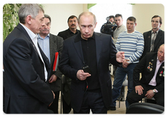 Prime Minister Vladimir Putin talks with miners of the Polosukhinskaya Mine in Novokuznetsk|12 march, 2009|09:00