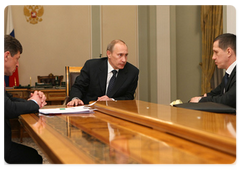 Prime Minister Vladimir Putin met with Deputy Prime Minister Dmitry Kozak and Natural Resources Minister Yury Trutnev|18 march, 2009|17:13