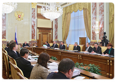 Vladimir Putin addresses Government meeting|19 march, 2009|18:58