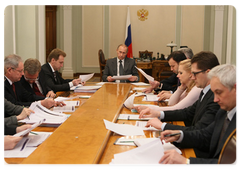 Prime Minister Vladimir Putin chairing a meeting on economic issues|2 march, 2009|15:00