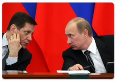 Deputy Prime Minister Alexander Zhukov and Prime Minister Vladimir Putin at a meeting of the Presidential Council on Physical Fitness and Sports, Sports Records, and Preparations for the 2014 Winter Olympics and Paralympics in Sochi|23 march, 2009|20:35