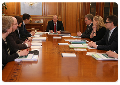 Prime Minister Vladimir Putin holding a meeting on economic issues|24 march, 2009|10:35