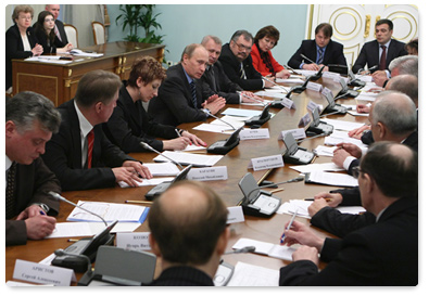 В.В.Путин встретился с председателем Федерации независимых профсоюзов М.В.Шмаковым и руководителями первичных профсоюзных организаций