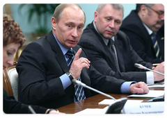 Prime Minister Vladimir Putin during a meeting with FITU Chairman Mikhail Shmakov and heads of trade union organisations|25 march, 2009|10:35