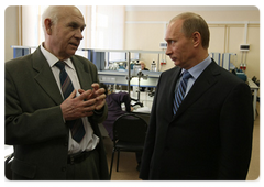 While visiting the Moscow Institute of Physics and Technology in Dolgoprudny, Vladimir Putin saw its molecular physics laboratories|3 march, 2009|17:00