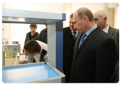 While visiting the Moscow Institute of Physics and Technology in Dolgoprudny, Vladimir Putin saw its molecular physics laboratories|3 march, 2009|17:00