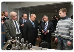 While visiting the Moscow Institute of Physics and Technology in Dolgoprudny, Vladimir Putin saw its molecular physics laboratories|3 march, 2009|17:00