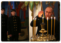 В.В.Путин посетил Православную классическую гимназию в Тольятти и передал ей в дар Иверскую икону Божией Матери XVIII века|30 марта, 2009|14:29