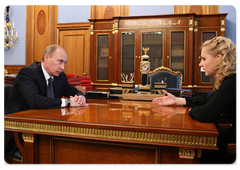 Prime Minister Vladimir Putin holding a working meeting with Minister of Healthcare and Social Development Tatiana Golikova|31 march, 2009|18:55