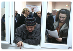 Prime Minister Vladimir Putin among staff members and job-seekers at the Podolsk Employment Centre|4 march, 2009|17:00