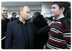 Prime Minister Vladimir Putin among staff members and job-seekers at the Podolsk Employment Centre|4 march, 2009|17:00