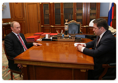 Prime Minister Vladimir Putin meeting with Minister of Energy Sergey Shmatko|10 april, 2009|20:20